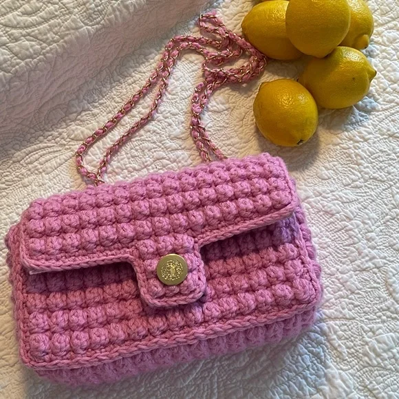 Ophelia Grey - Classica Pink 💗
A handmade work of art
6.5 X 10 X 3 inches - Picture 4 of 8